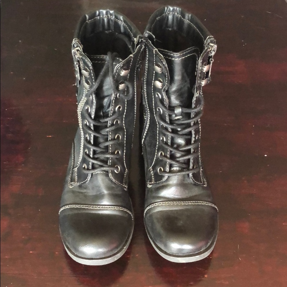 🆕 G by Guess* black leather lace up boots